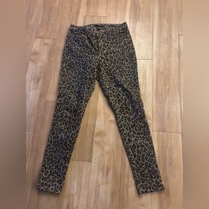 Nine West Leopard Jeans Gramercy Skinny Jean size 6
Like new, maybe never worn